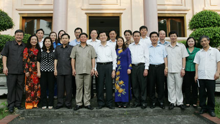 ປະທານປະເທດ ເຮັດວຽກກັບຄະນະ ປະຈຳຄະນະພັກແຂວງ ທ້າຍງວຽນ